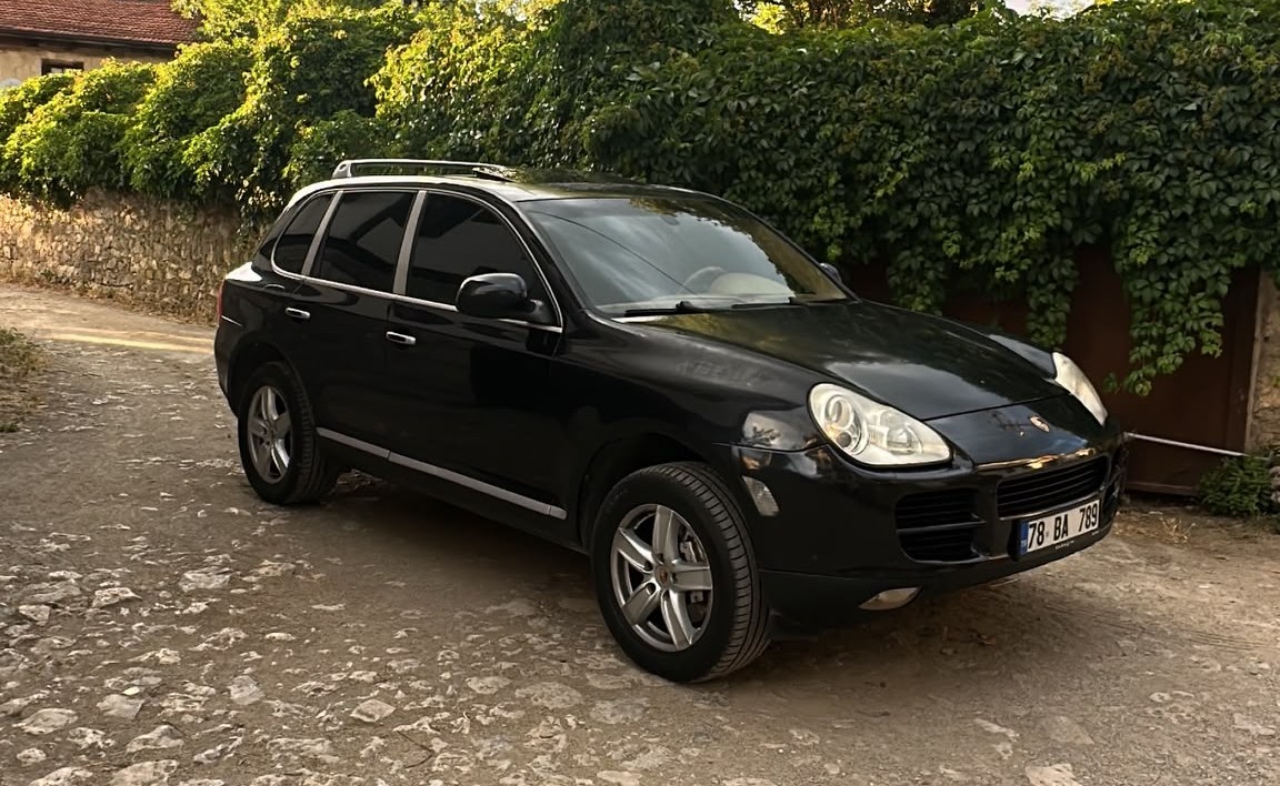 Porsche Cayenne özel gün SUV'u